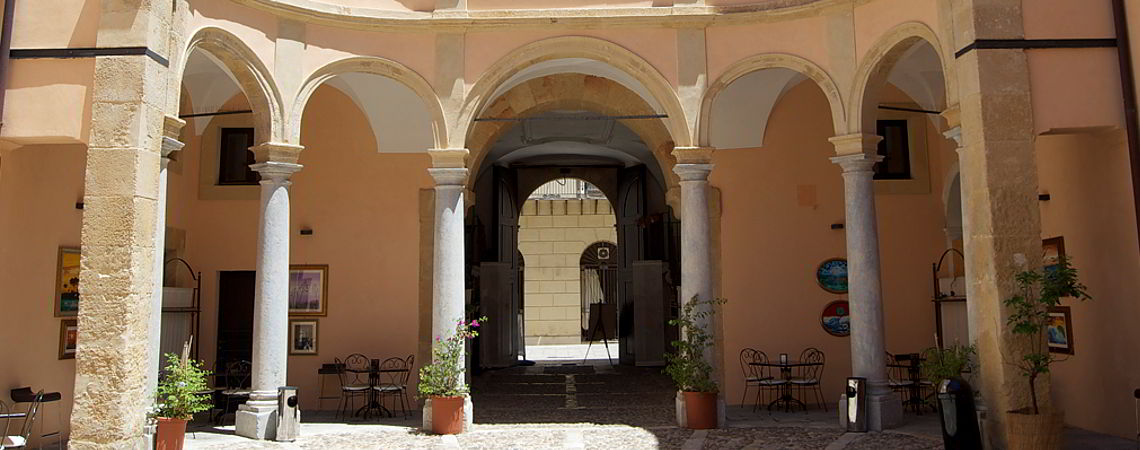 interno di Palazzo Fici