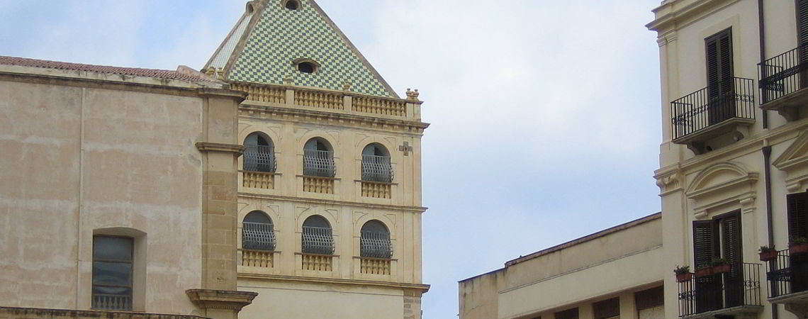 Veduta della specola cuspidata del complesso San Pietro