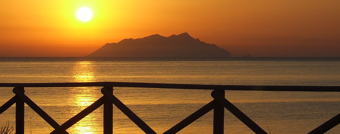 Tramonto con veduta di Favignana
